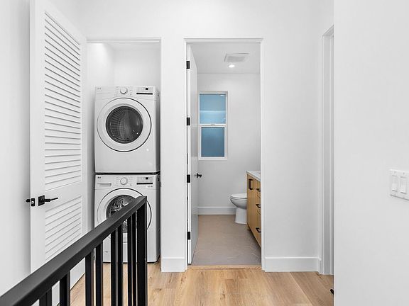 5th image of 4707.5 Clinton St