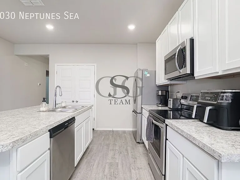 3030 Neptunes Sea — Photo 8