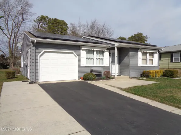 72 Chelsea Drive, Whiting, NJ 08759