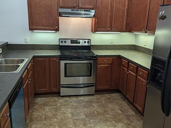 5th image of 920 Southmoor Dr Unit 303