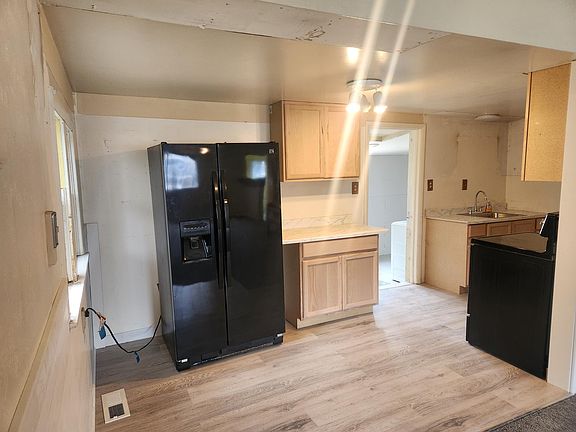 3rd image of 857 S Sheridan Ave