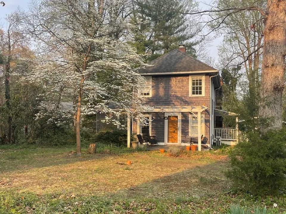 2516 Woodland Dr