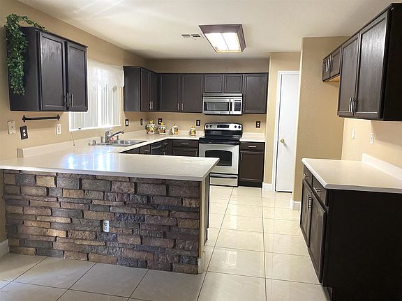 3rd image of 7001 W Peck Dr