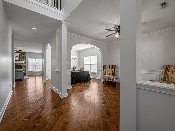 2nd image of 4628 Larkhill Ln