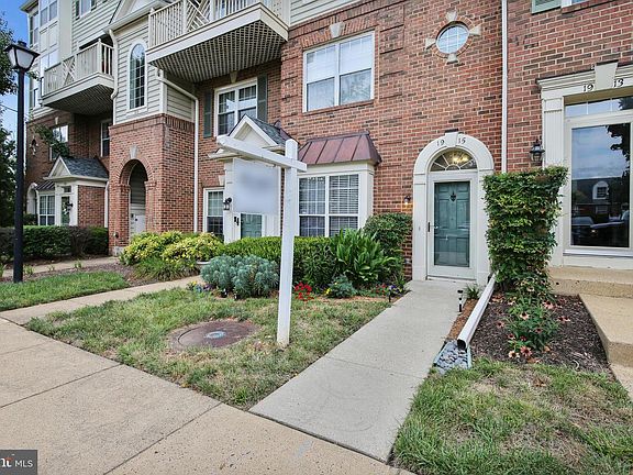 2nd image of 1915 Kenwood Ave