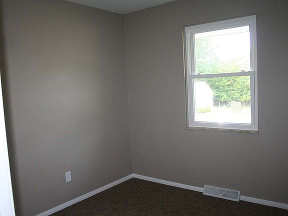 2nd image of 408 Canyon Pkwy