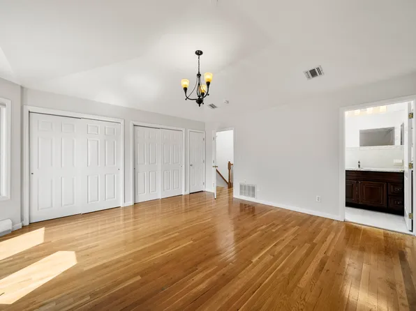 229 Franklin Avenue image 14 of 27