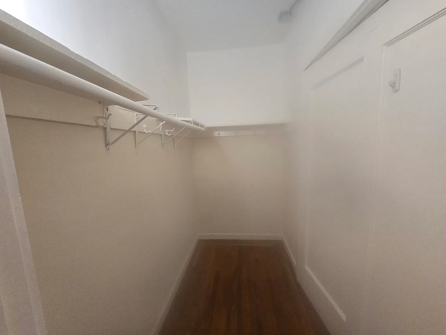 Bush st apts — Photo 4