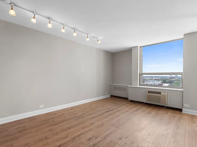 1355 N Sandburg Ter #1403D — Photo 2