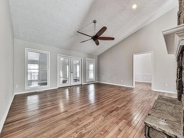2189 Chartwell Dr — Photo 13
