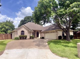 6709 Hickory Place Ct, North Richland Hills, TX 76182