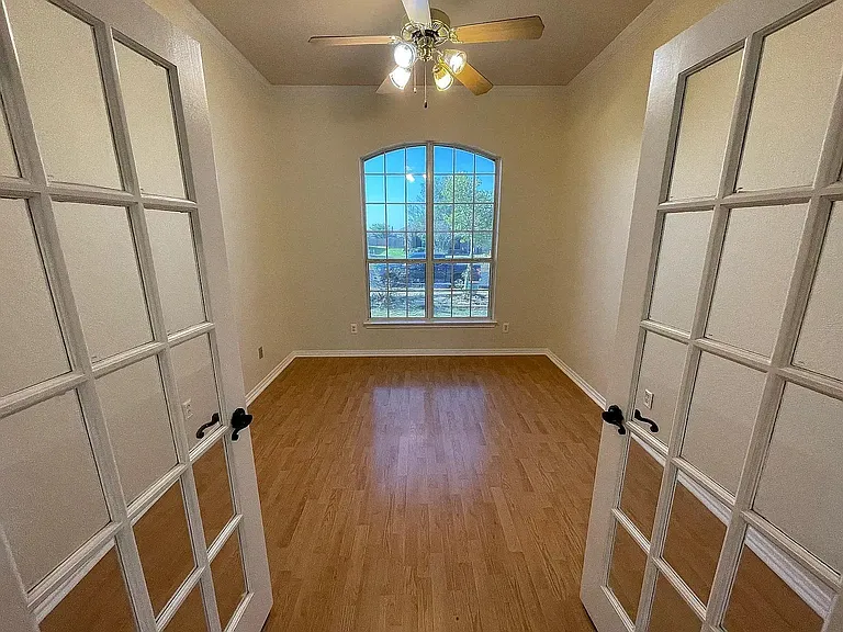 505 Omar Dr — Photo 7