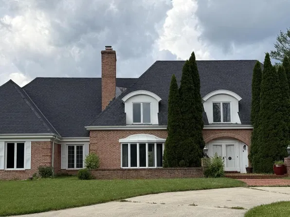 2210 W Cedar LANE, River Hills, WI 53217