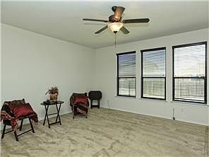 5th image of 937 Hyde Park Dr