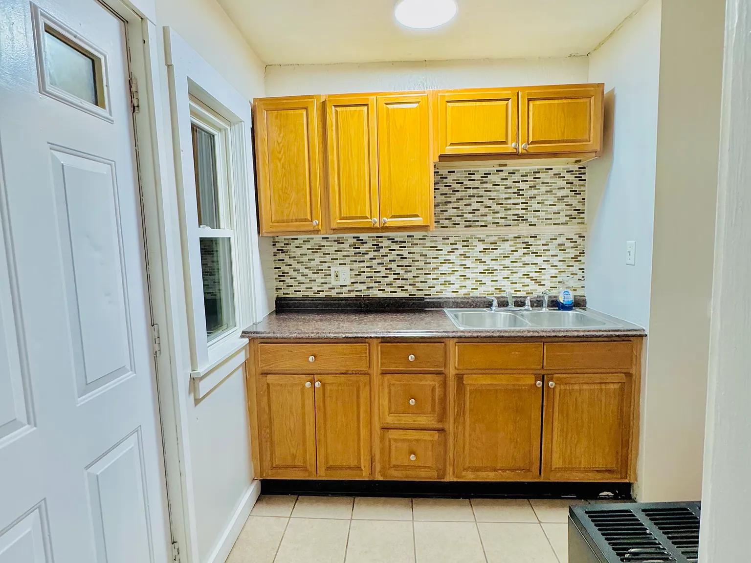 3 bed, 900 sqft, $1,890 — Photo 3