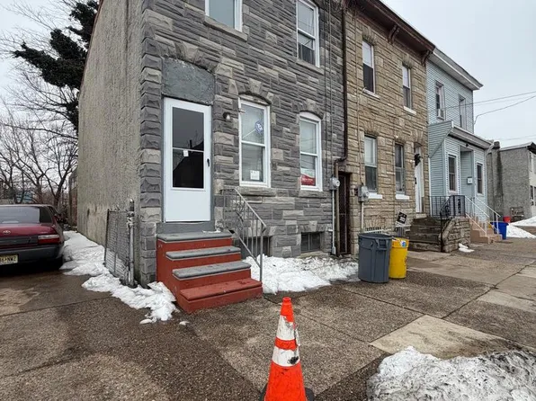 824 S 8th St, Camden, NJ 08103