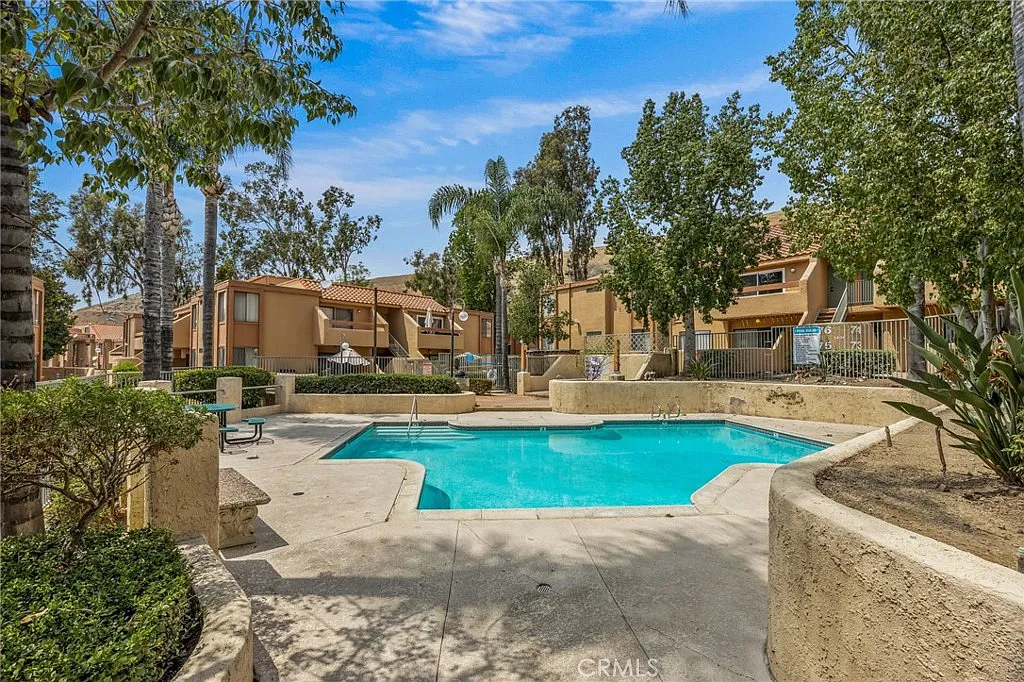 1 bed, 904 sqft, $1,750 — Photo 3