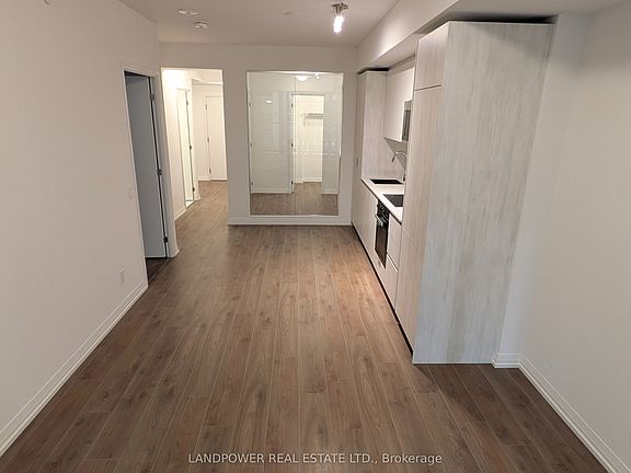 2nd image of 400 King St W #510