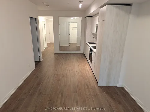 400 King St W Photo 1
