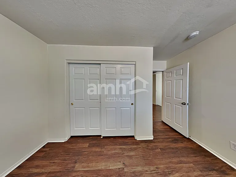 2827 S 74th Dr — Photo 15