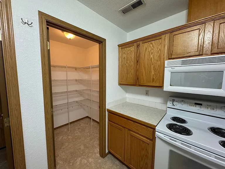 3265 NE Johnson St — Photo 10