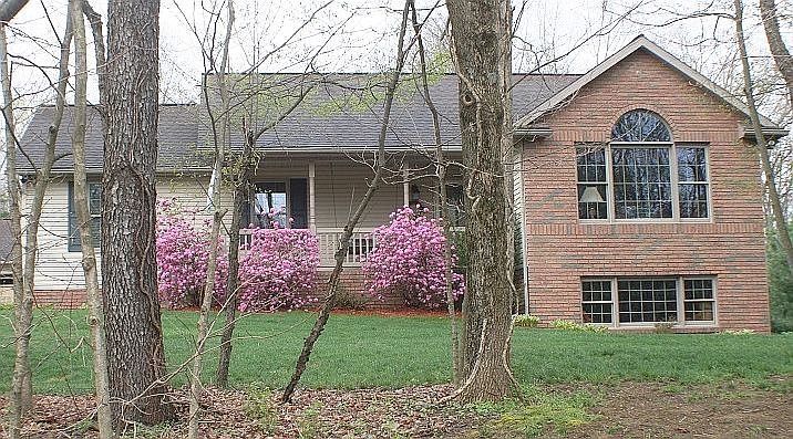 1st image of 970 Kingsway Cir