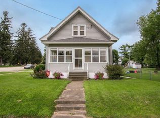 400 3rd St E, Newhall, IA 52315