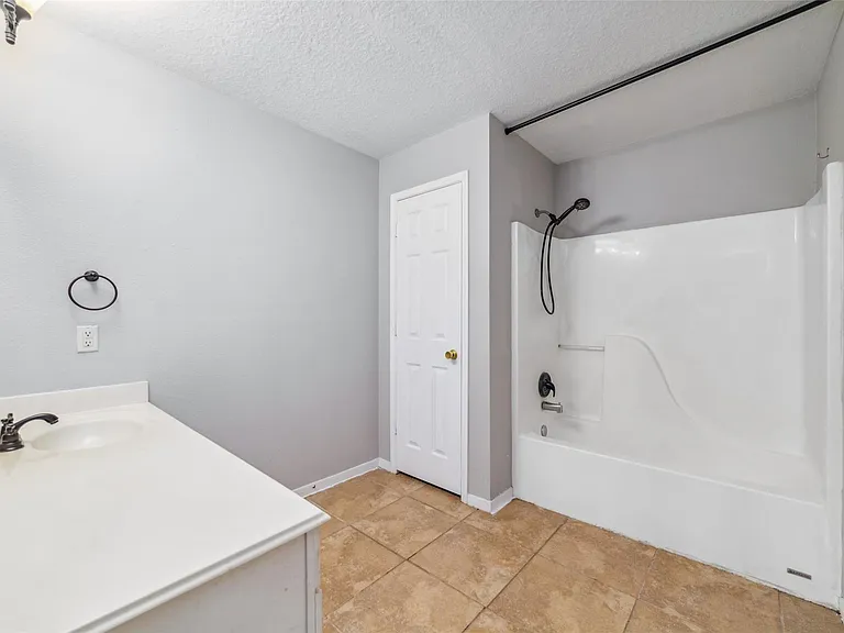 10810 Meadow Walk Ln — Photo 18