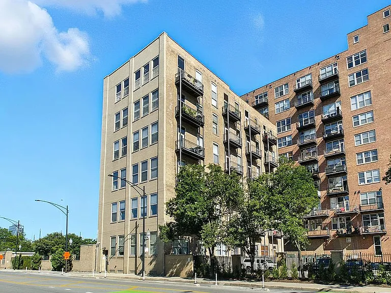 550 W Harrison St — Photo 1