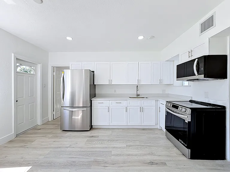 10235 SW 177th St — Photo 5
