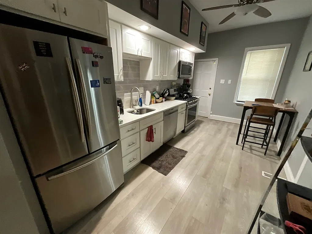 2 bed, 1.0 bath, 1000 sqft, $3,500 — Photo 3