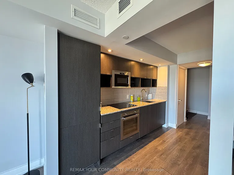 89 McGill St #2307 — Photo 3