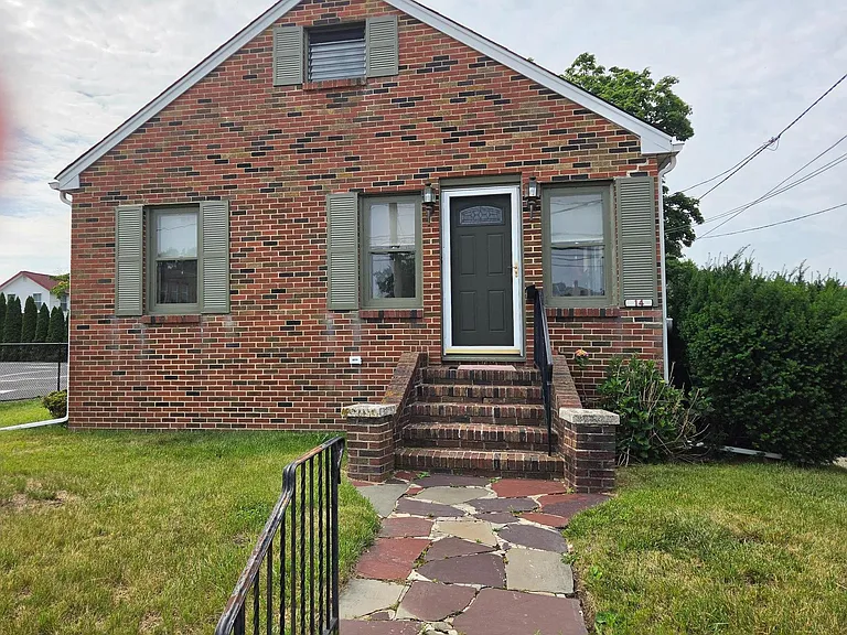 14 E Evesham Rd — Photo 1