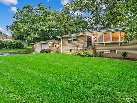 3rd image of 12 Oak Dr