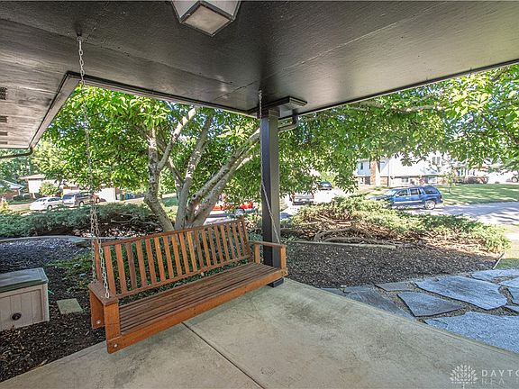 3rd image of 2333 Pondview Dr