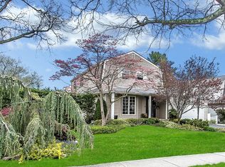 85 Croyden Ct, Albertson, NY 11507