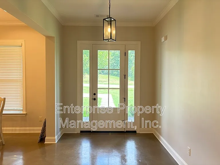 239 McLaughlin Dr — Photo 5