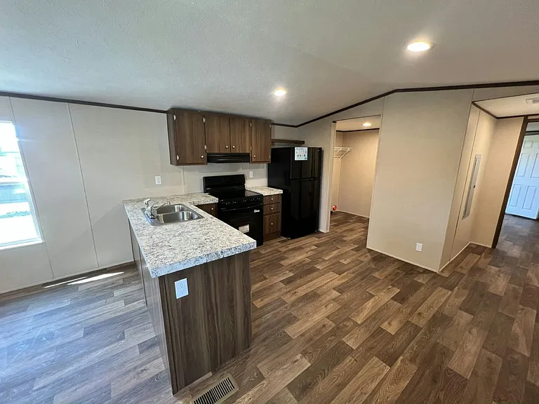 Auburndale Estates — Photo 45