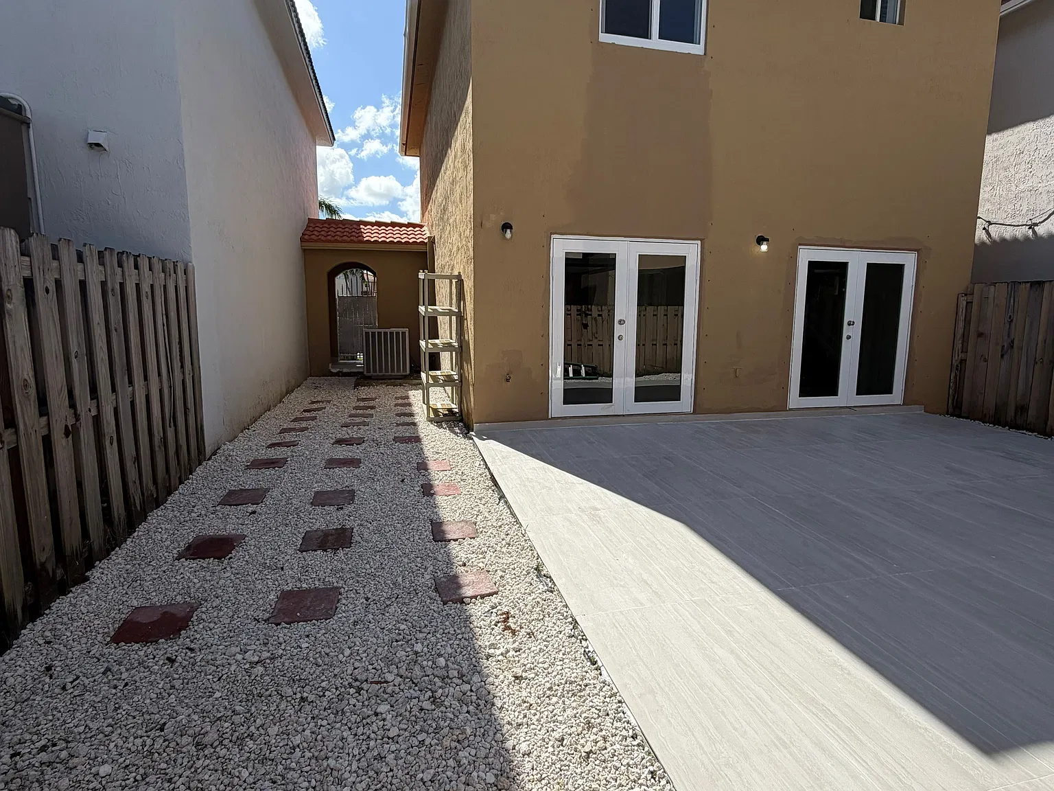 3 bed, 2.5 bath, 1456 sqft, $3,200 — Photo 3