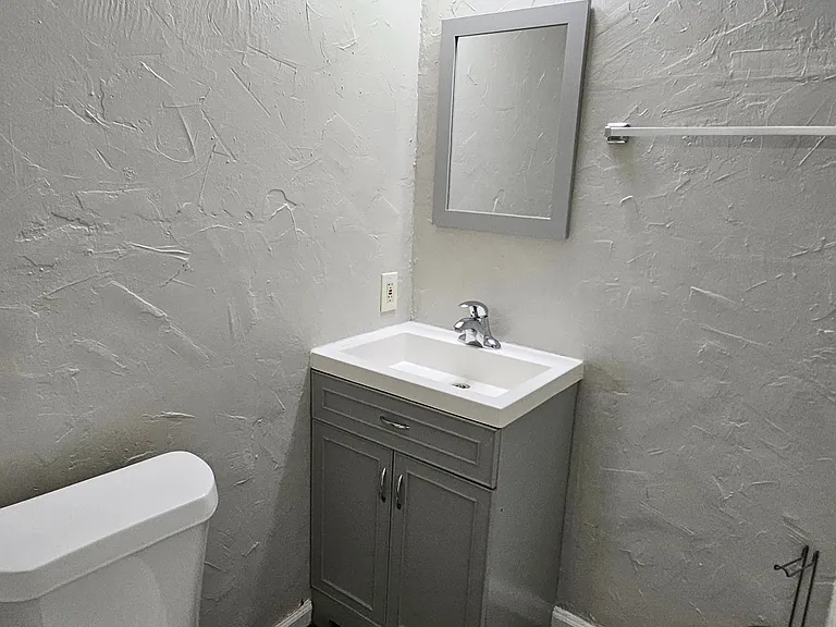 2308 NW 12th St #3 — Photo 12