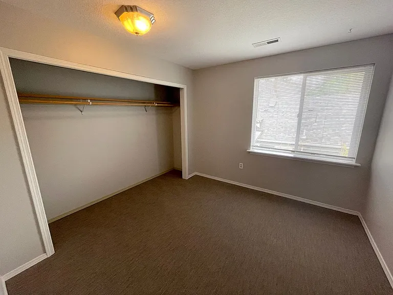 5011 N Syracuse St #B — Photo 11