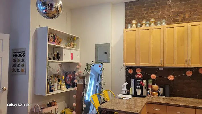 Rented by Chartwell Manhattan Realty | media 17