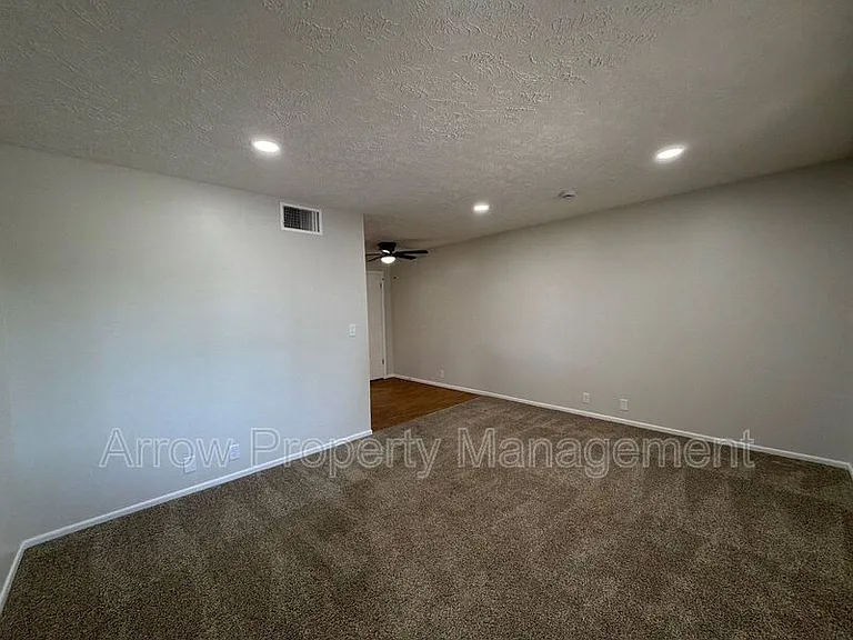 2338 Lynn St #6 — Photo 3