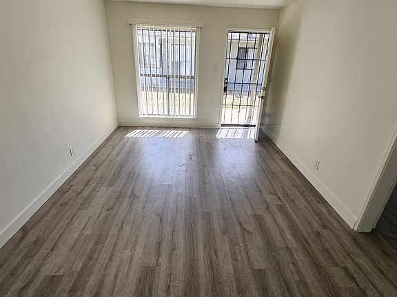 3rd image of 1112 E Fairview Blvd #1112