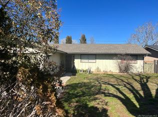 107 Walnut Dr, Tehachapi, CA 93561