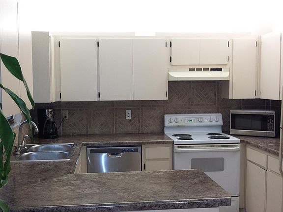 5th image of 2736 Park Dr APT 2