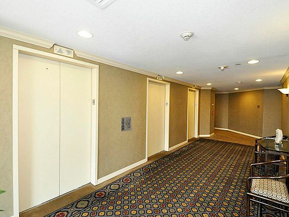 3rd image of 14 Greenway Plz Unit 25N