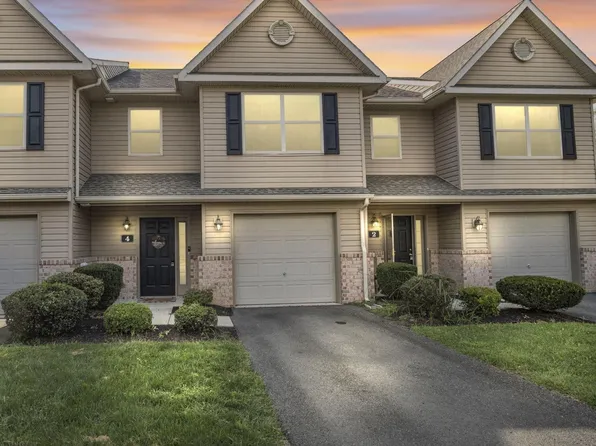 4 Brook Side Dr, Carlisle, PA 17013