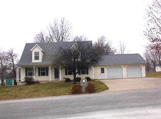 8 Quail Ridge Dr, Pittsfield, IL 62363