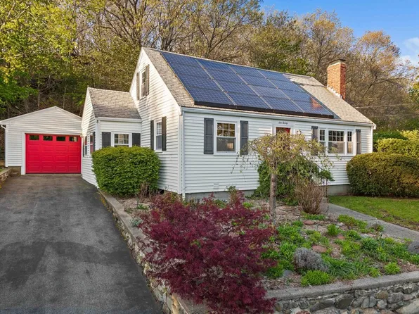 120 Hanian Dr, Weymouth, MA 02189